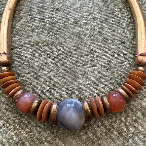 Vintage metal/disc/beaded necklace - Picture 2 of 7